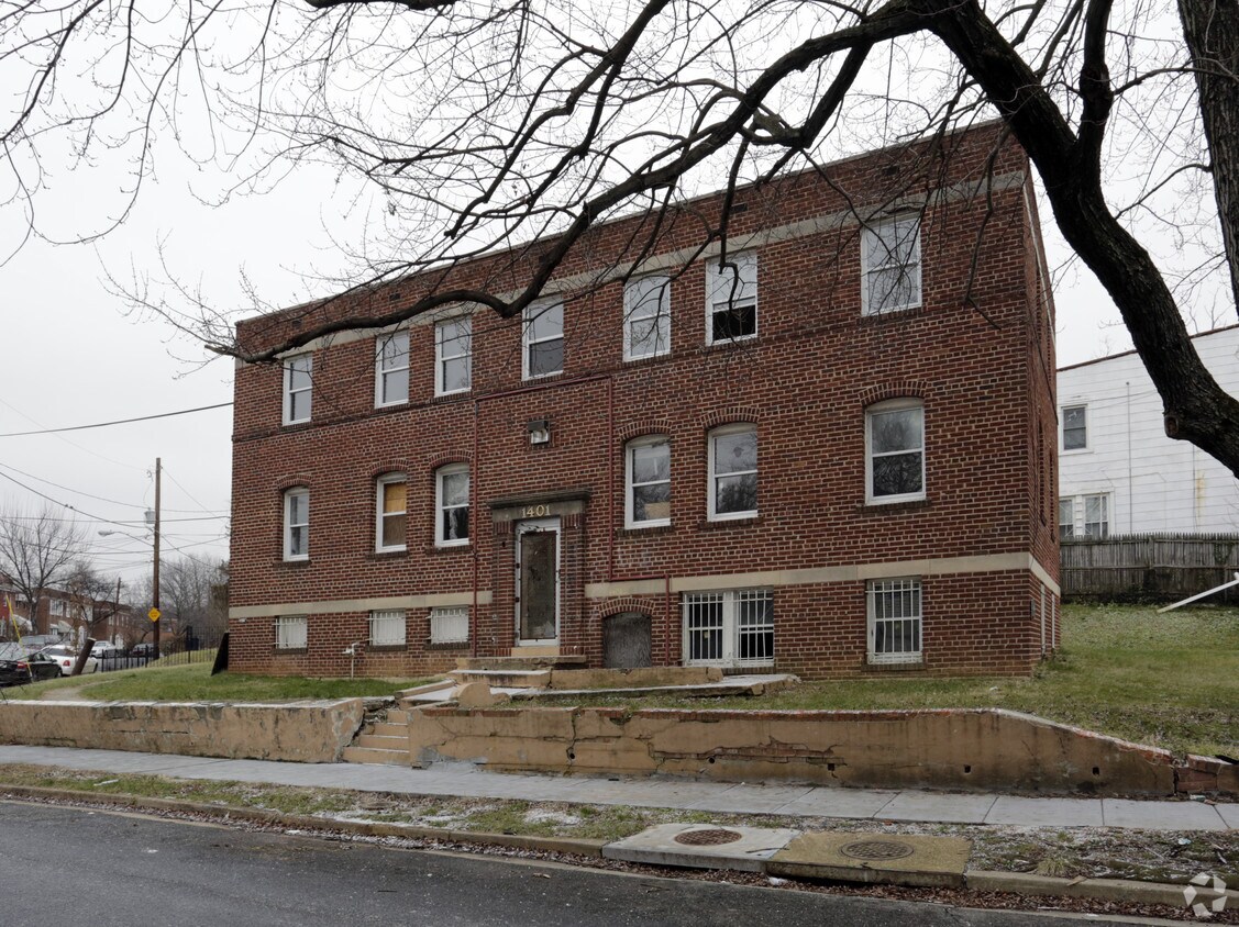 Primary Photo - 1401 Bangor St SE