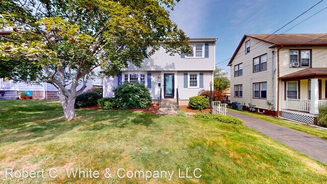 Building Photo - 3 br, 1.5 bath House - 31 Howard Street