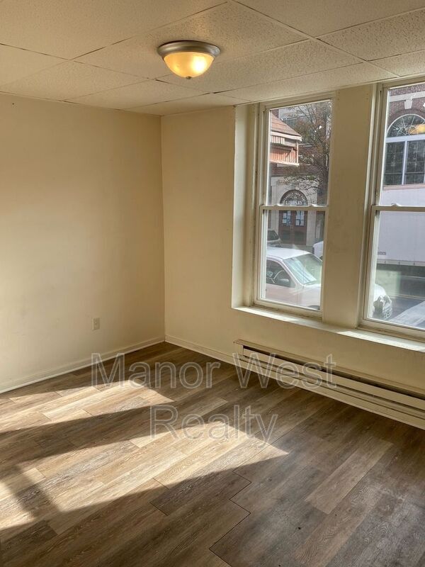 Foto del edificio - 218 W Market St