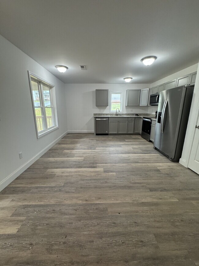 Foto del edificio - "Charming 3-Bedroom Retreat with 2 Full Baths on Quinn Hill Lane, Mars Hill!"