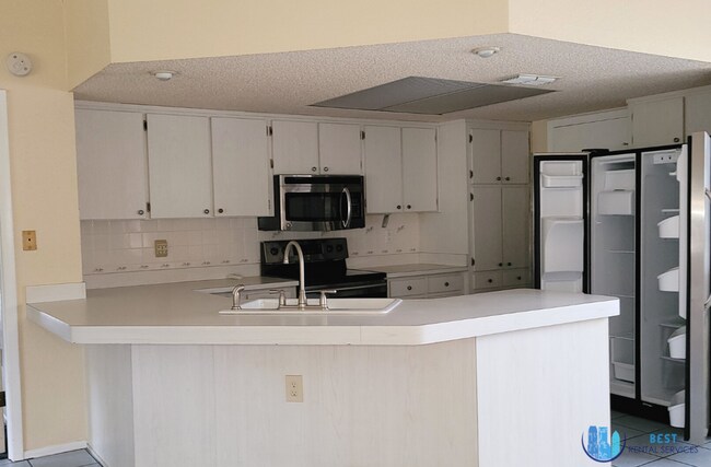 Foto del edificio - GORGEOUS 2 BEDS | 2 BATHS Home with a Sun Room and Garage in Port Richey Available for Rent! *Mov...