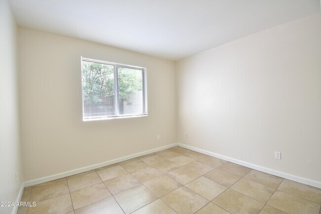 Foto del edificio - 4423 N 13th Pl
