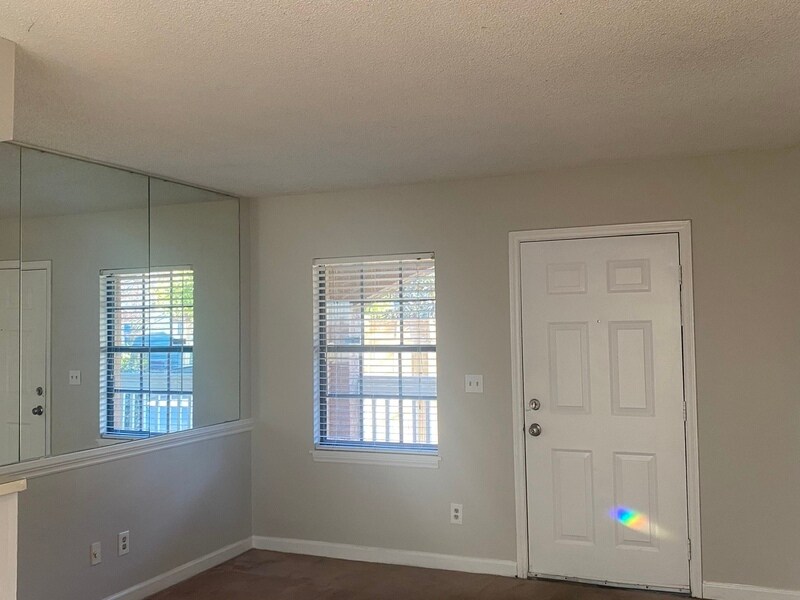 Foto principal - 406 W 9th St