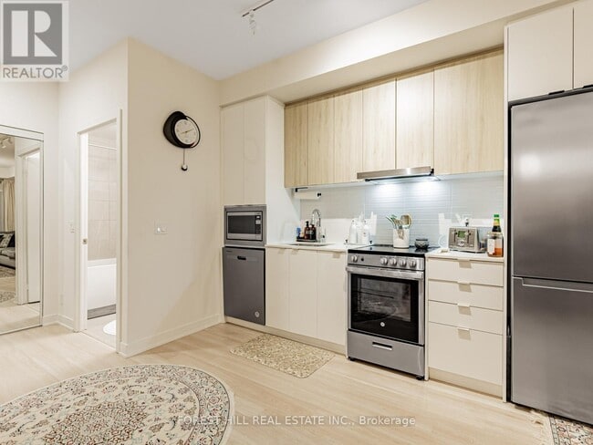 Photo du bâtiment - 30 Upper Mall Wy