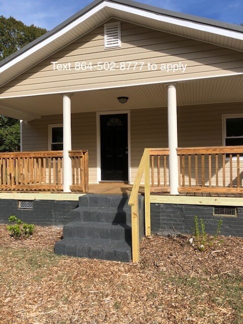 Mecedora en el porche delantero - 1910 Martin Ave