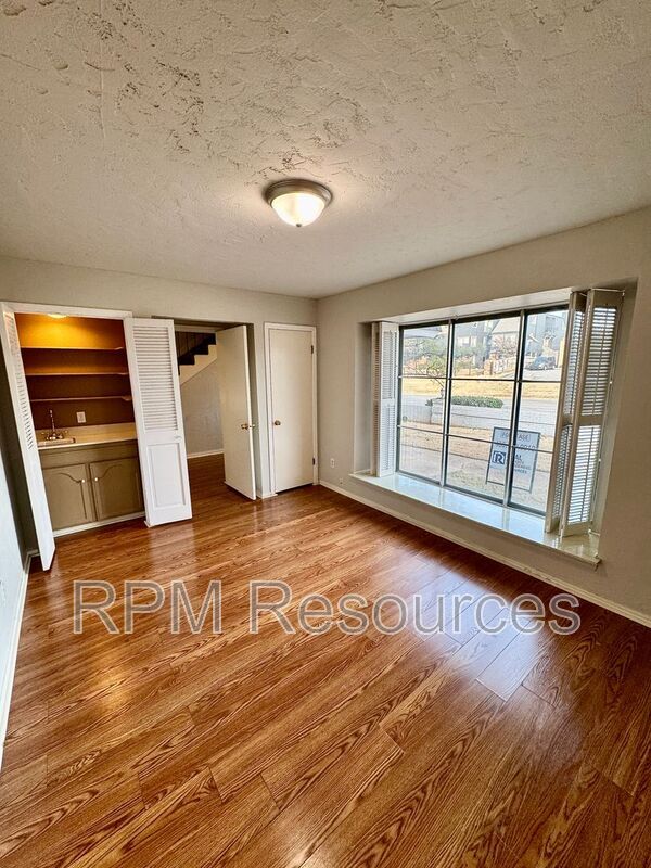 Foto del edificio - 11407 N May Ave