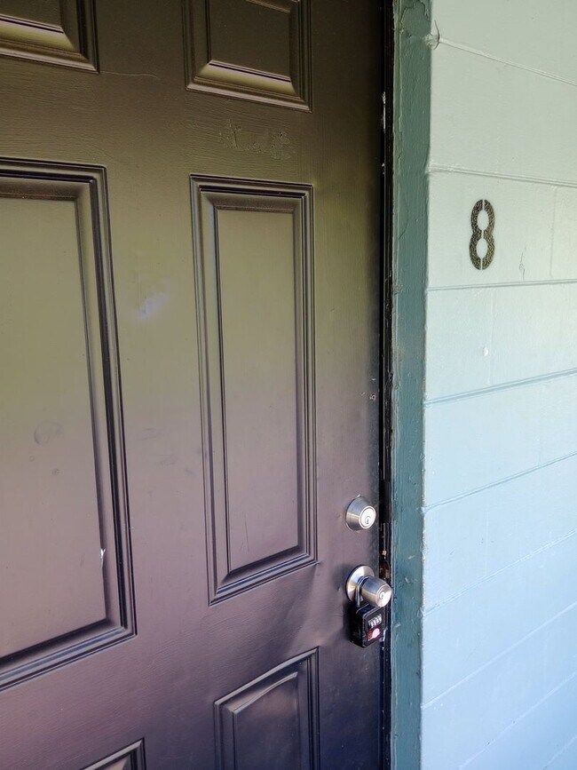 Foto del edificio - 1343 W Point Dr