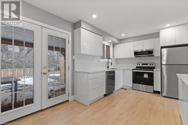 Building Photo - 5 Mulberry Ln