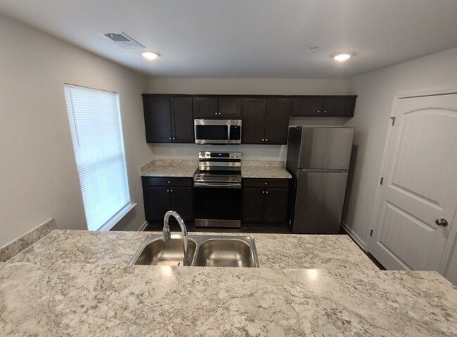 Building Photo - Move in Ready! Easy & Quick move-in process