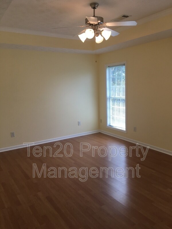 Building Photo - 8029 Silverado Dr