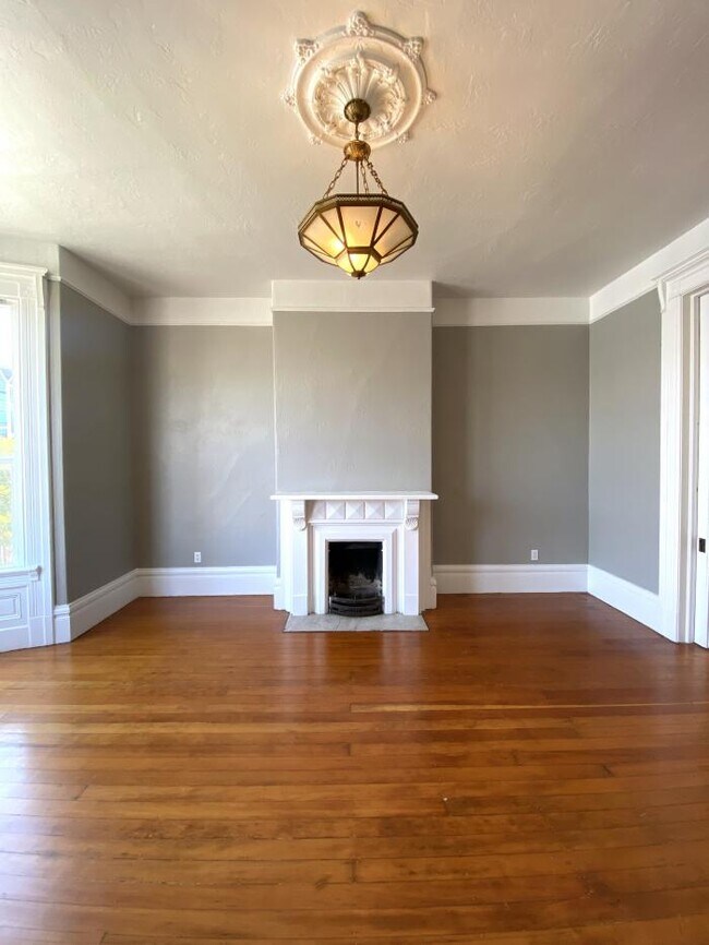 Building Photo - 3 bedroom in San Francisco CA 94110