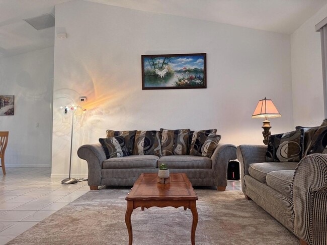 Building Photo - 219 Venetia Ave