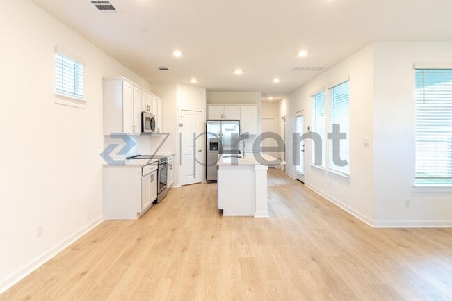 Foto del edificio - 2421 Wallin Bradley Dr