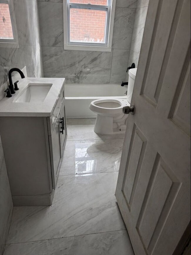 Foto del edificio - 13944 Winthrop St