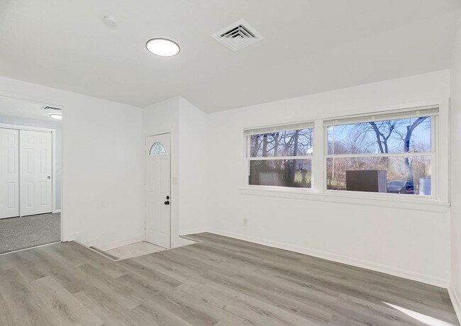 Building Photo - Beautiful 4 Bed, 2 Bath Rental Home in Kan...
