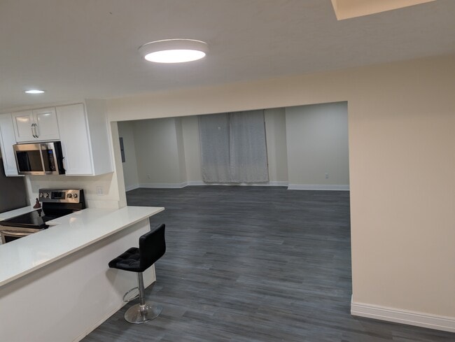 Building Photo - 3603 Sunnyview Rd NE