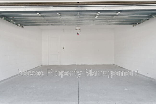 Building Photo - 1601 Pinecliff Dr