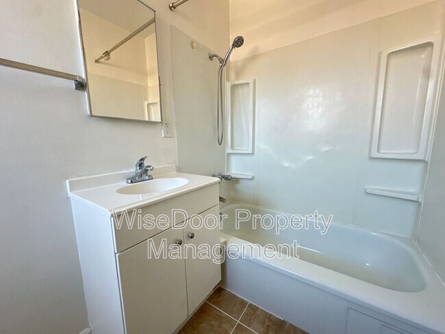 Foto del edificio - 5934 Cloverly Ave