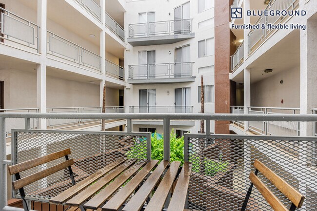 Foto del edificio - 1443 N Fuller Ave