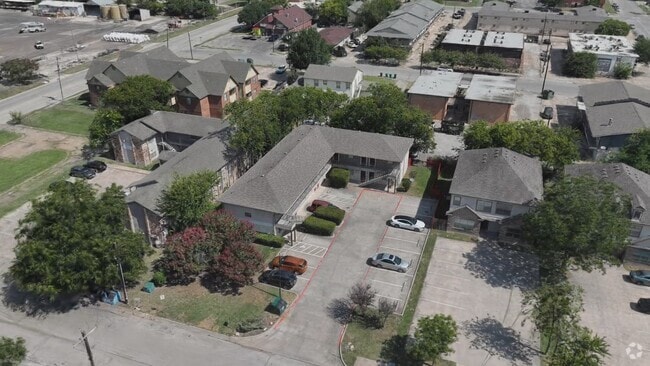  - 2520 W Prairie St