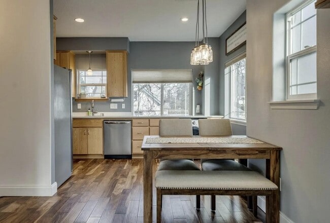 Building Photo - 337 N Ivy St