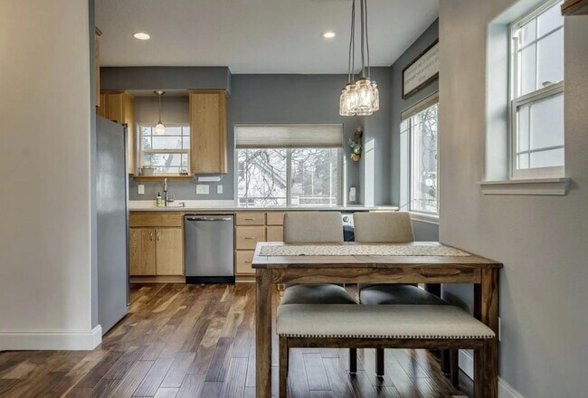 Foto del edificio - 337 N Ivy St