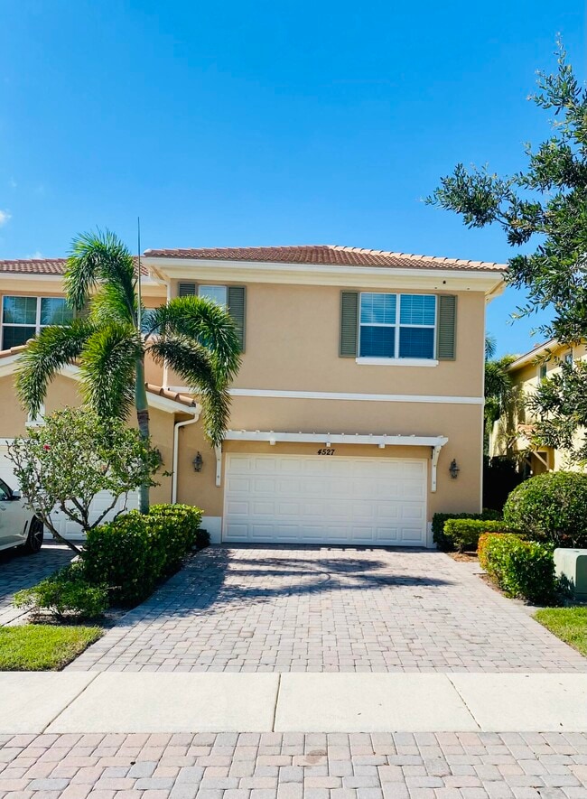 Building Photo - 4527 Cadiz Cir