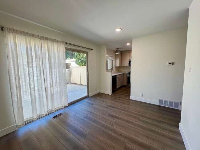 Building Photo - Rare Opportunity to Rent a Park Place Town...