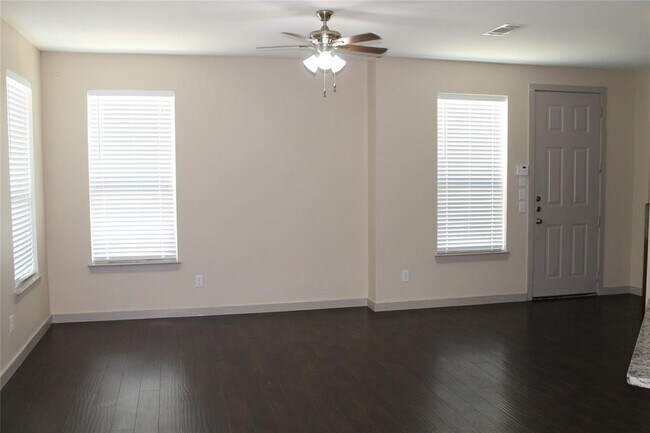 Building Photo - 3609 Valley Vista Dr