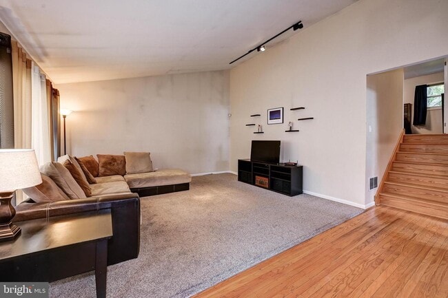 Building Photo - 1543 S Bowling Green Dr