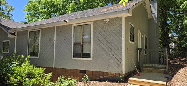 Building Photo - 4901 Wallingford Dr