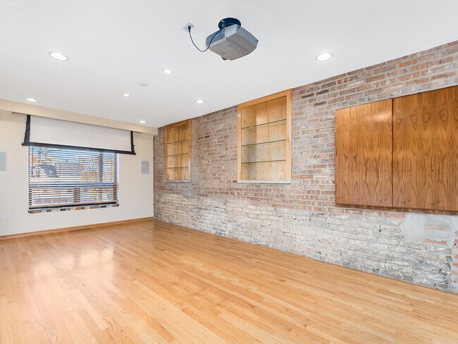 Building Photo - 1601 Simpson St