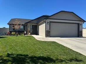 Building Photo - 1503 White Fish Lake St
