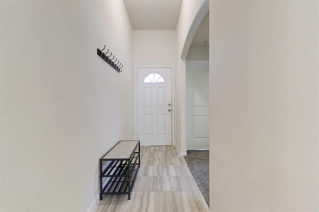 Building Photo - 7211 Canoga Dr