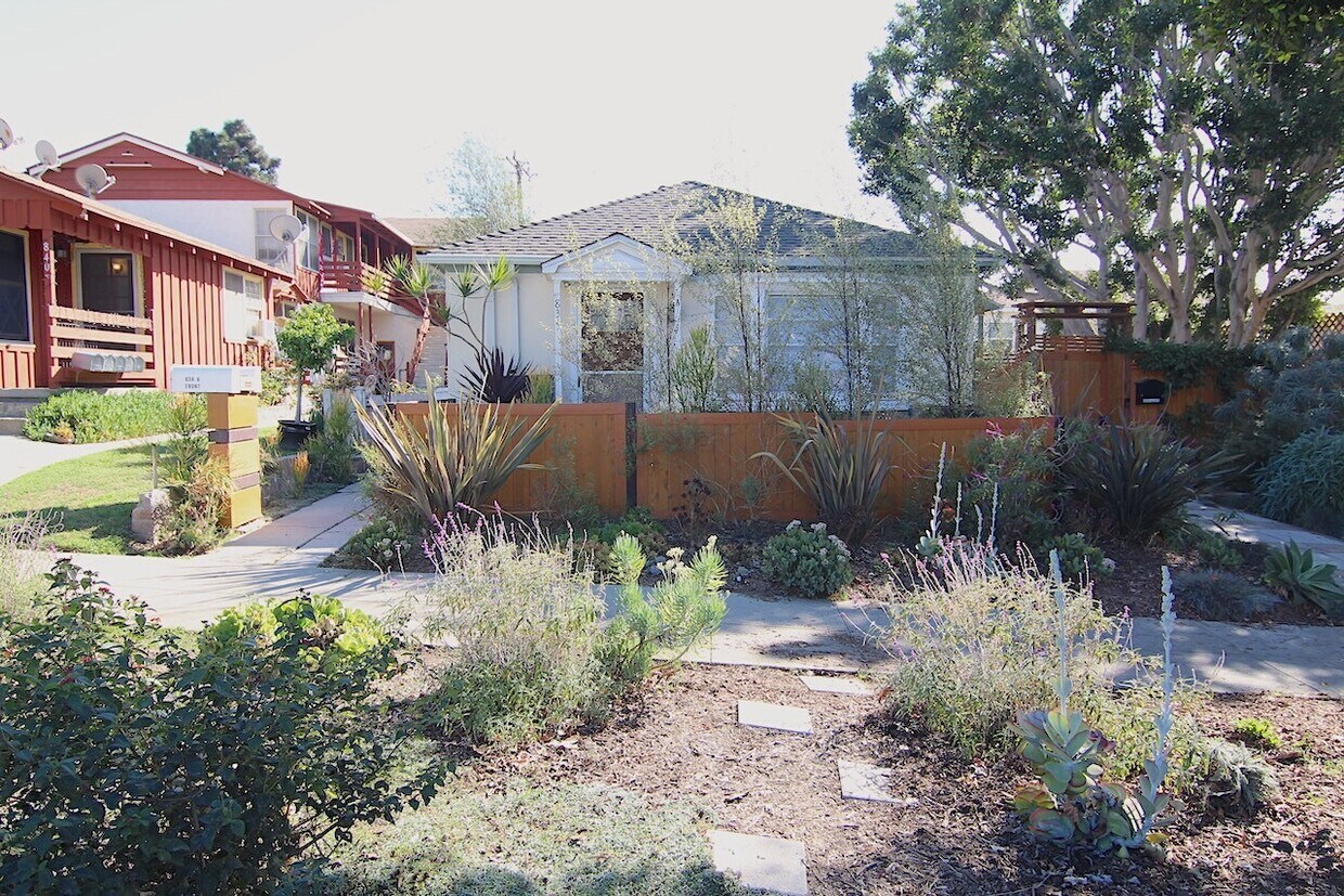Primary Photo - 834 Pearl St