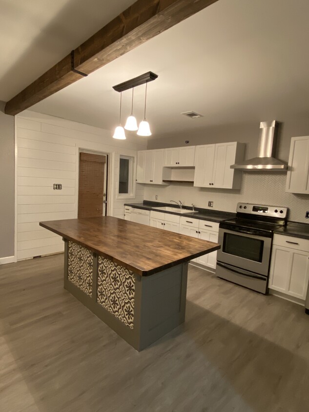 Kitchen - 700 12th Avenue North