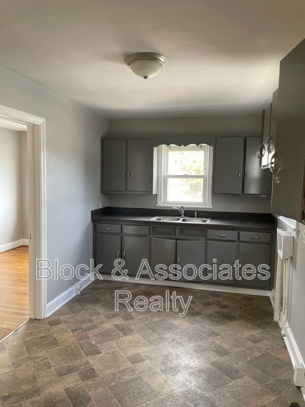 Foto del edificio - 1034 E Lexington Ave