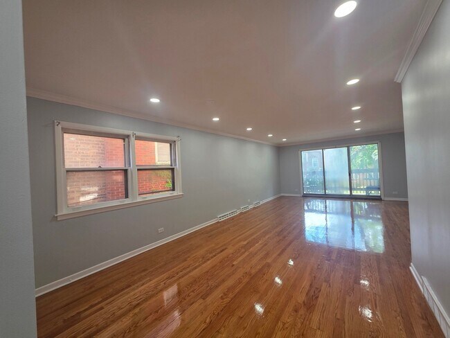 Building Photo - 2623 W Arthur Ave