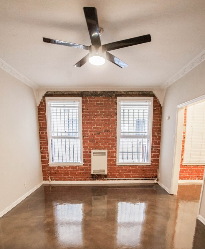 Foto principal - 530 S Kingsley Dr