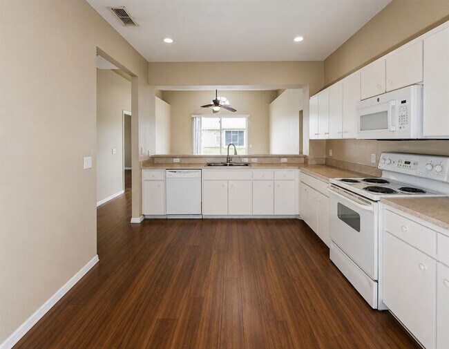 Foto del edificio - 710 Hazy Meadow Ct