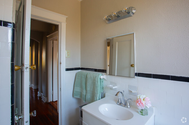 Bathroom - Parkwood Manor Apartments