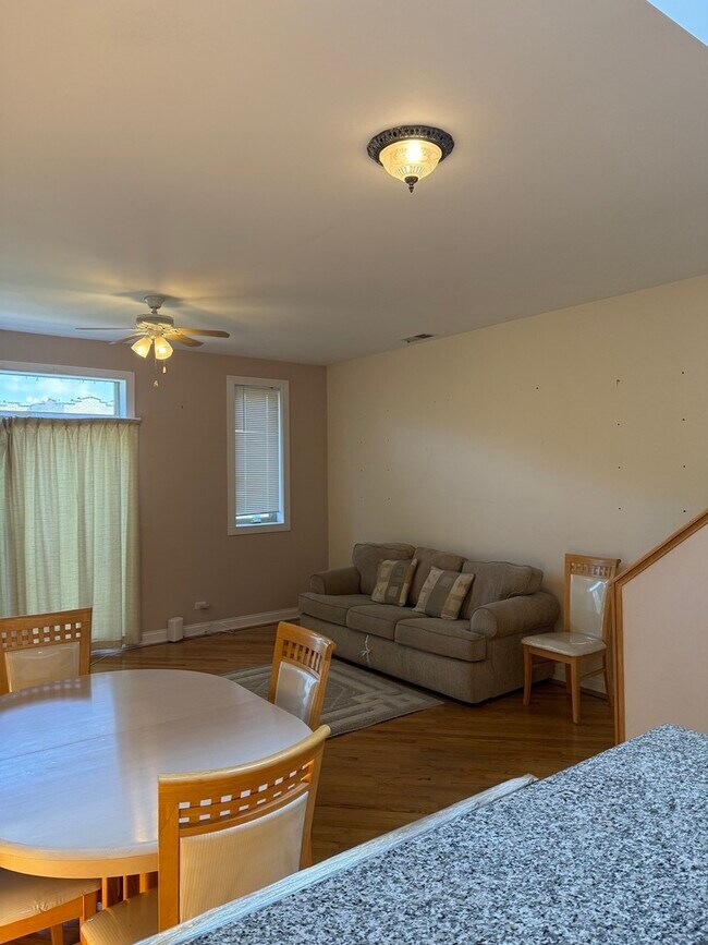 Foto del edificio - 2645 W Haddon Ave