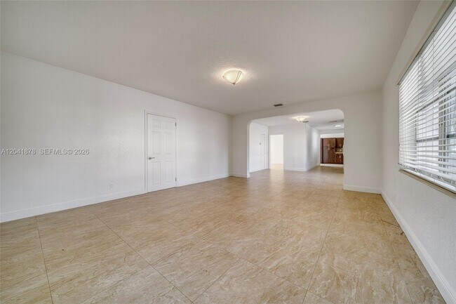 Foto del edificio - 4136 SW 14th St
