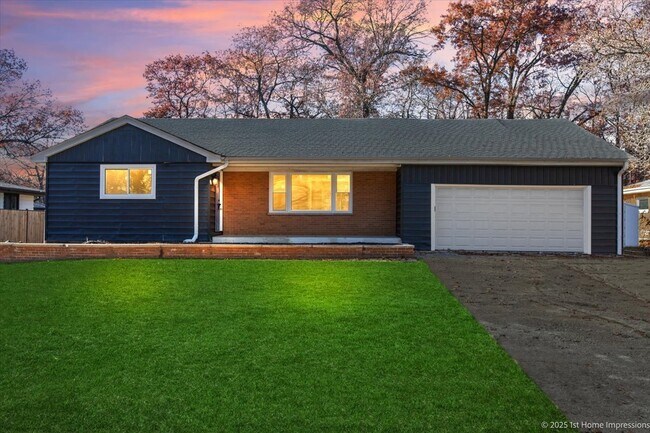 Foto del edificio - 17740 N Clyde Ave