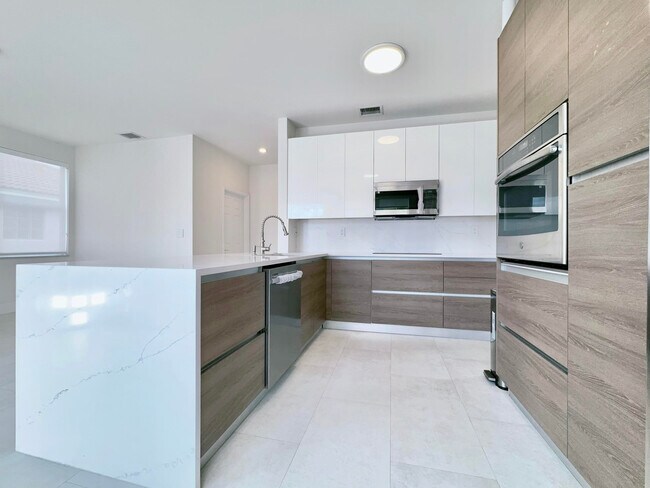 Foto del edificio - 16555 NW 23rd St