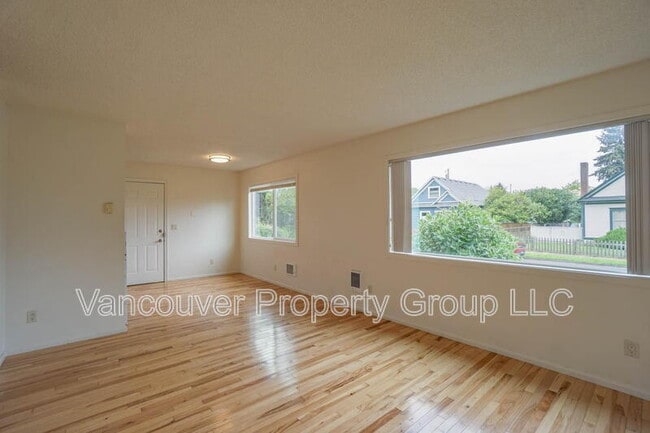 Building Photo - 609 W McLoughlin Blvd