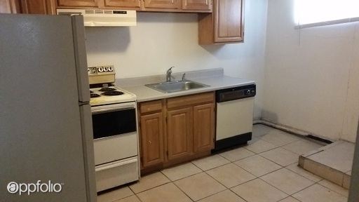 Building Photo - 905 Jackson Ave