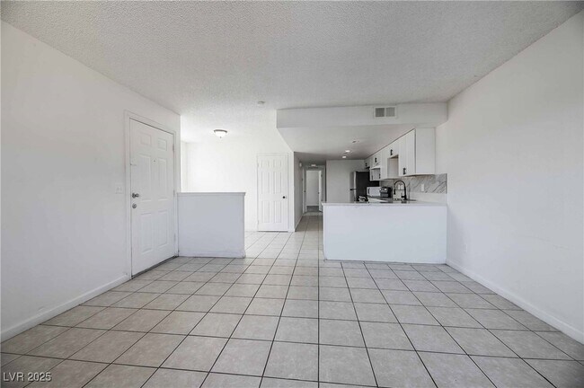 Foto del edificio - 5317 Redberry St