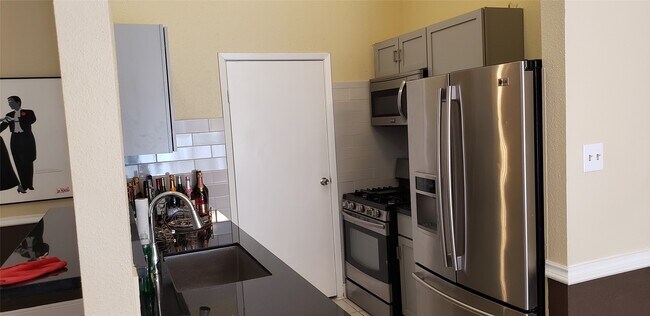 Foto del edificio - 5208 Beaverhill Dr