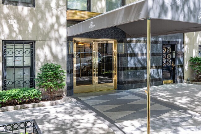 Entrance - 3 E 69th St